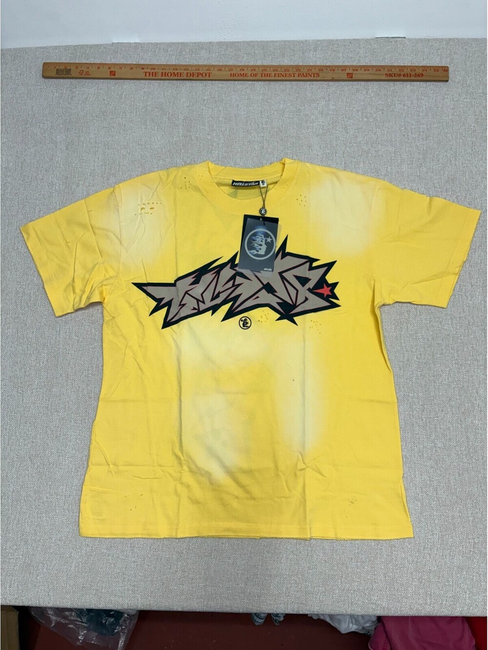 Hellstar Men's Yellow Graffiti Logo Print Distressed Short Sleeve T-Shirt Size X